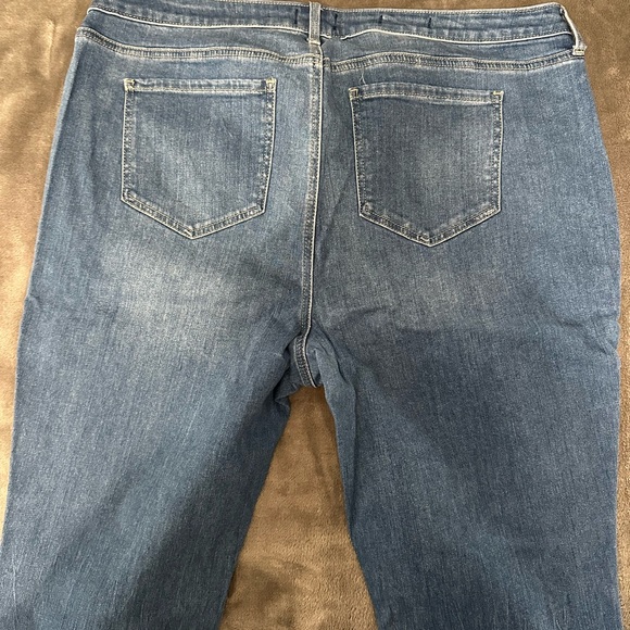 Classic Blue Women's Jeans - Picture 3 of 5